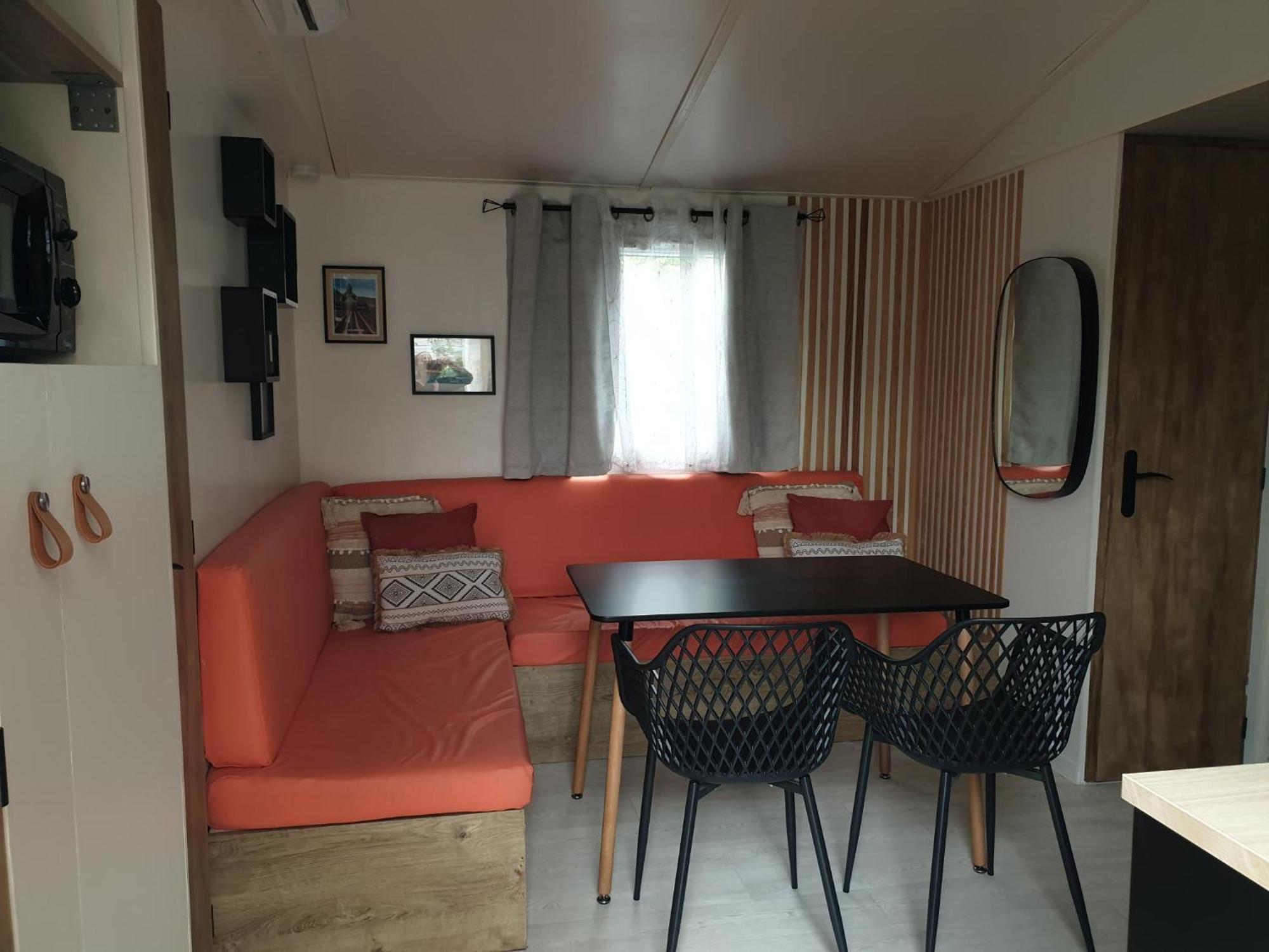 Camping Domaine Des Iscles 拉罗克当泰龙 外观 照片